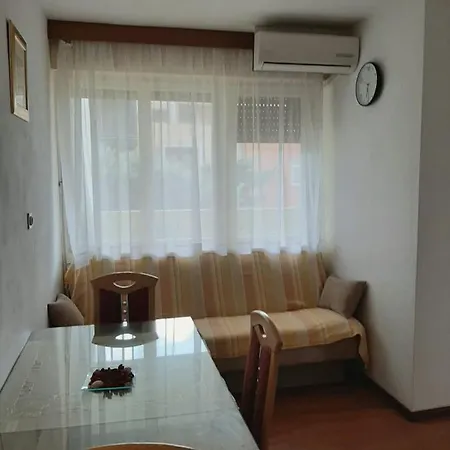 Apartment Apartman Paola